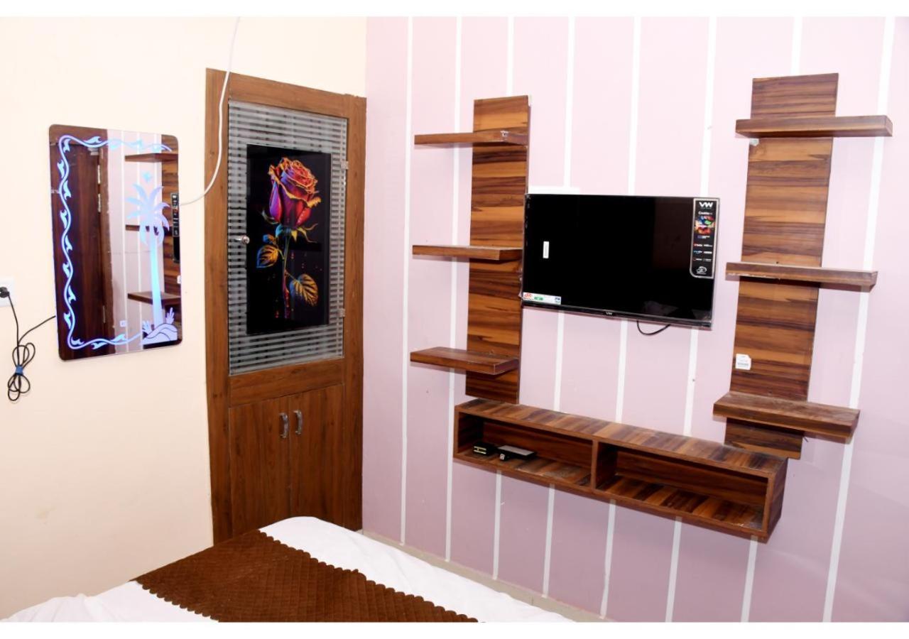 Tirupati Balaji Inn Bageshwar Dham Basāri 외부 사진