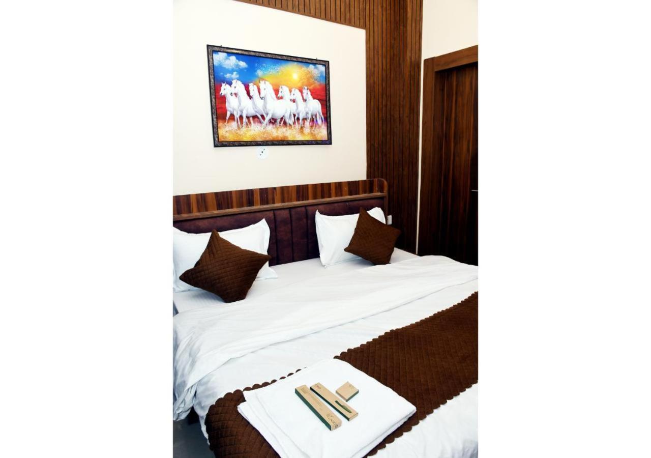 Tirupati Balaji Inn Bageshwar Dham Basāri 외부 사진