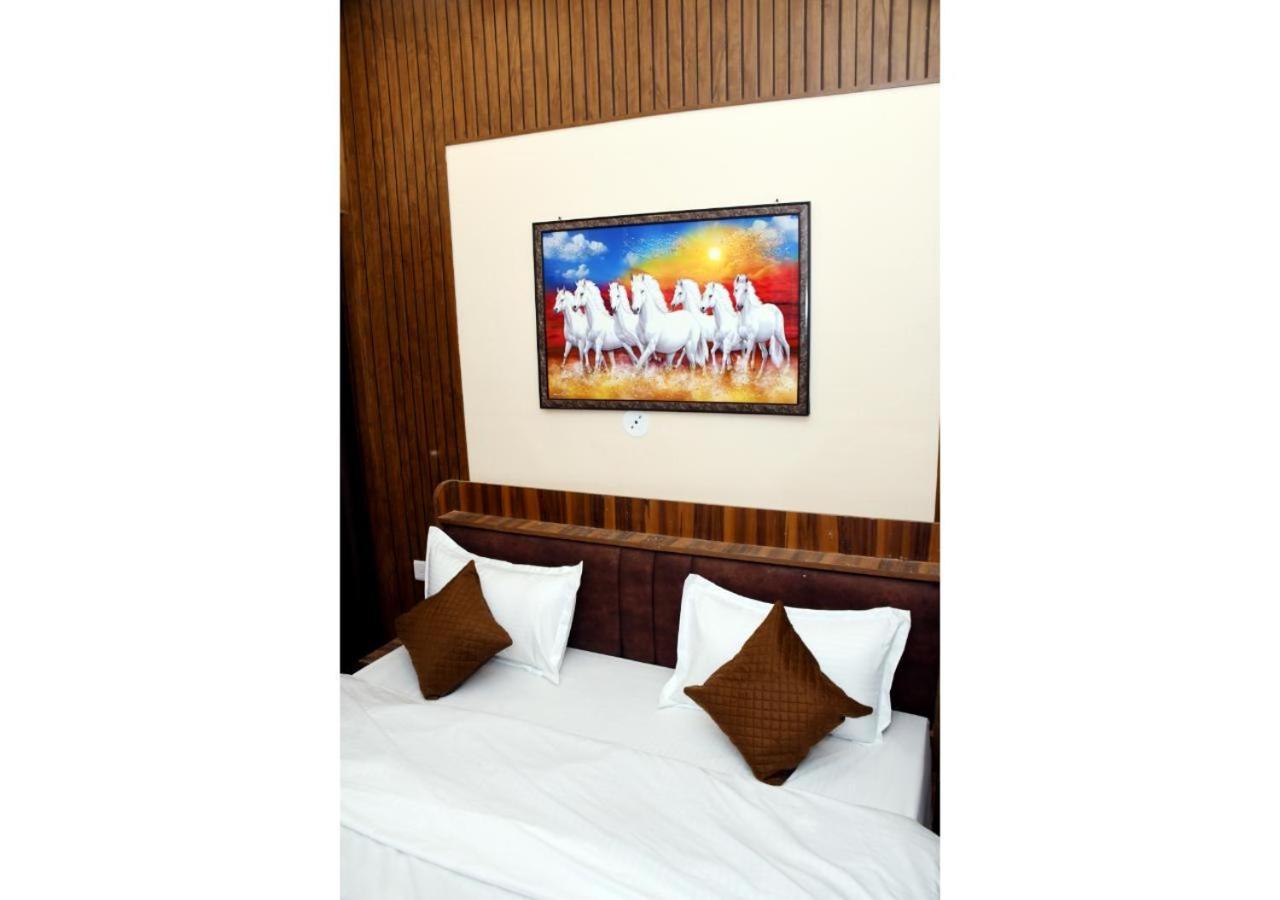 Tirupati Balaji Inn Bageshwar Dham Basāri 외부 사진