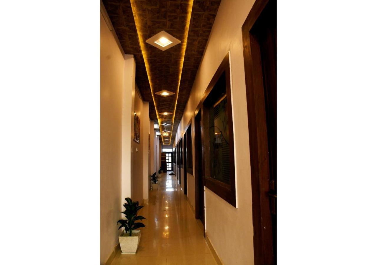 Tirupati Balaji Inn Bageshwar Dham Basāri 외부 사진