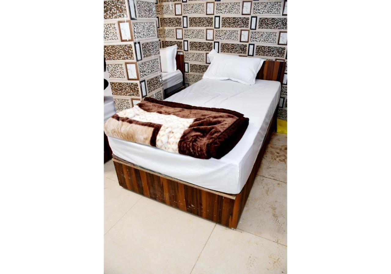 Tirupati Balaji Inn Bageshwar Dham Basāri 외부 사진